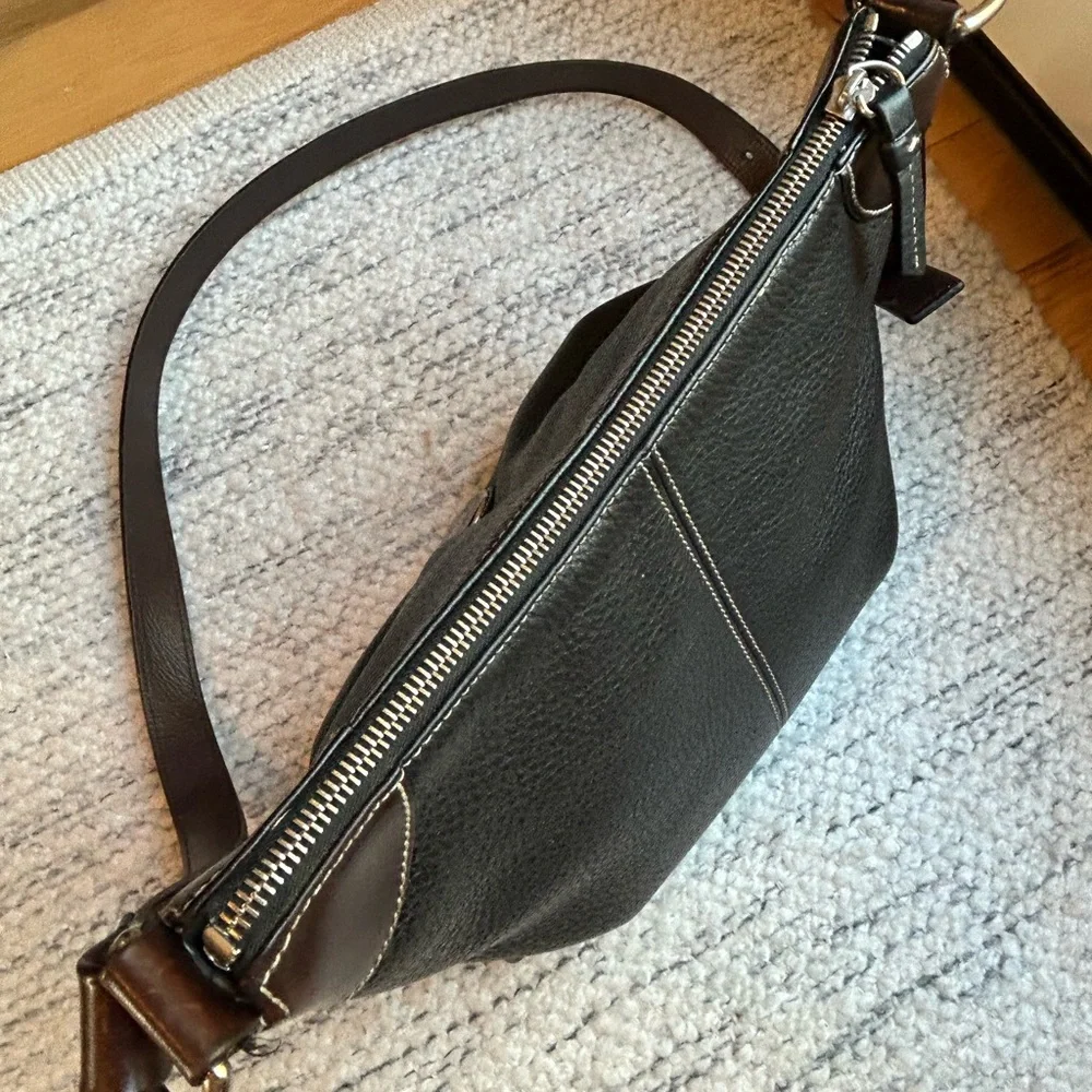 Dooney & Bourke classic dooney